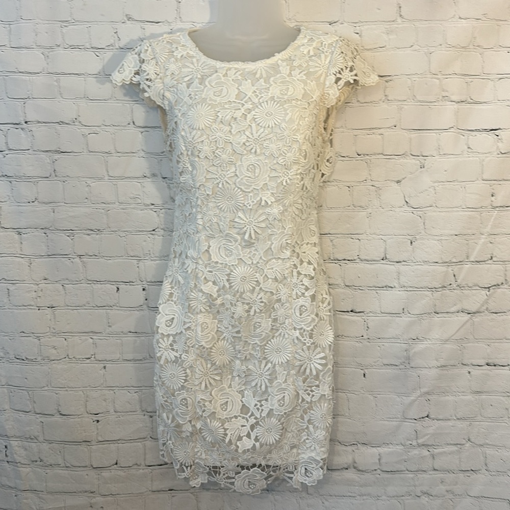 Lulu’s Stunning white lace backless dress